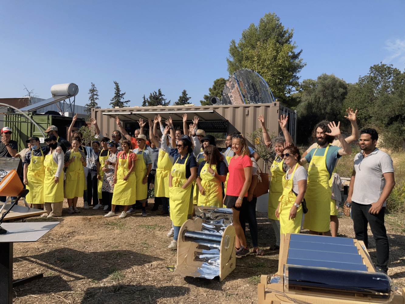 Les participants au concours de cuisson solaire à Marseille